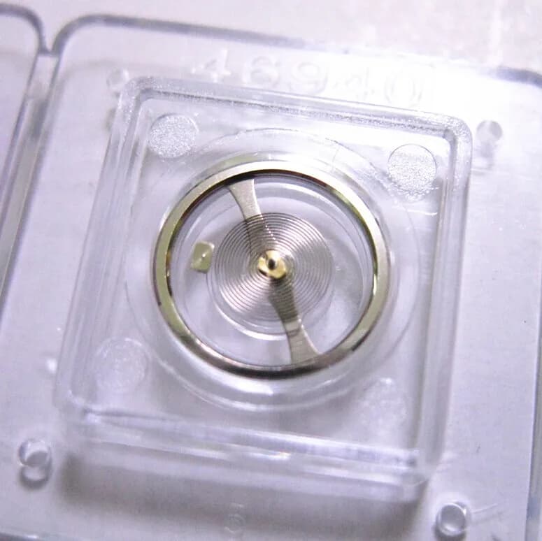 Guarda gli accessori per orologi di ricambio Parti del bilanciere a pendolo completo Giappone 7S26 inclusa la molla per capelli