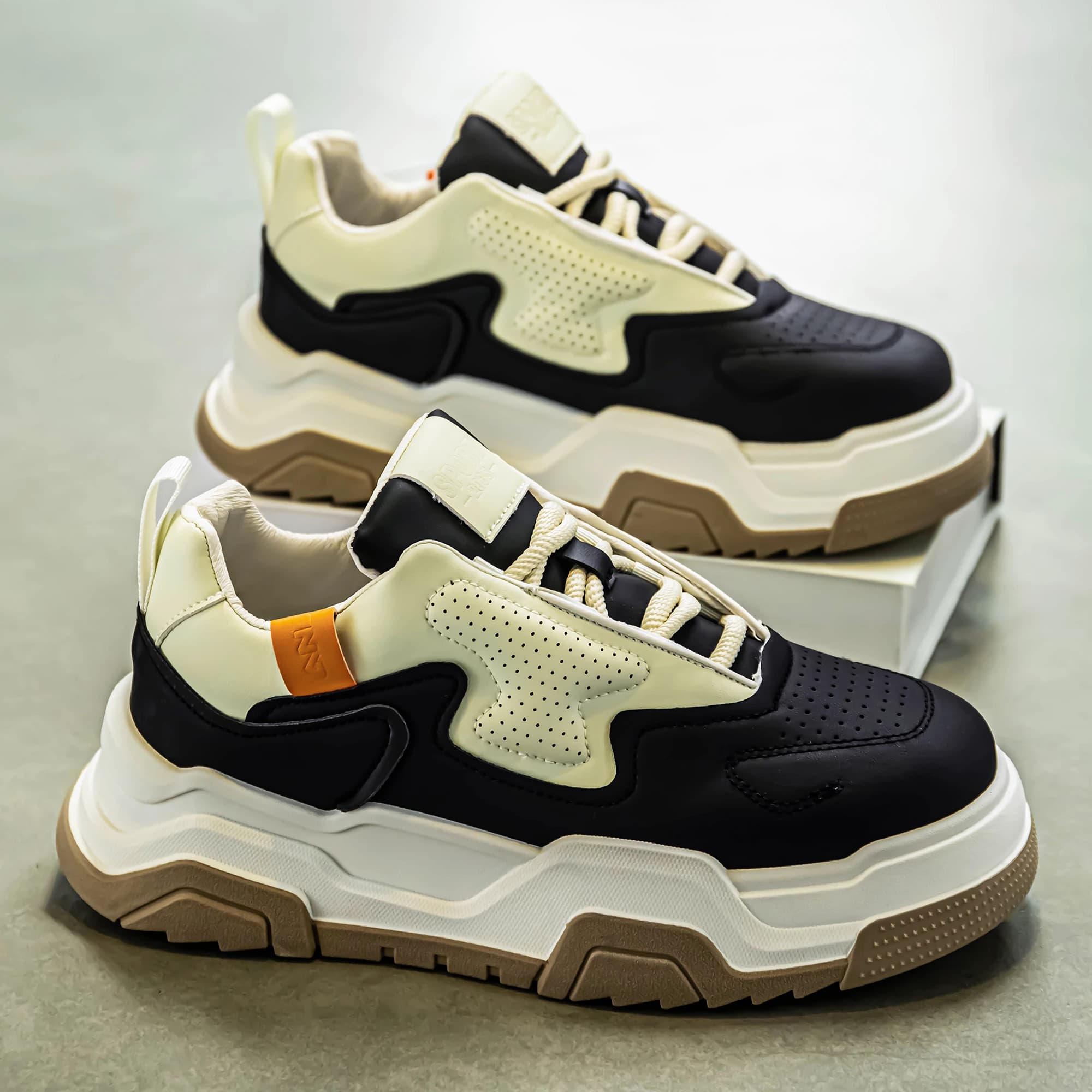 Men's casual sneakers with thick and high-rise sole, low, fastened, wear-resistant, comfortable and non-slip, men's walking shoes