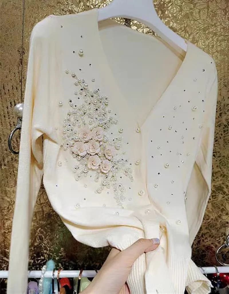 Nuovo autunno 2025 fiori in rilievo punto maglieria cardigan da donna con scollo a V strass slim fit manica lunga maglione sottile cappotto top