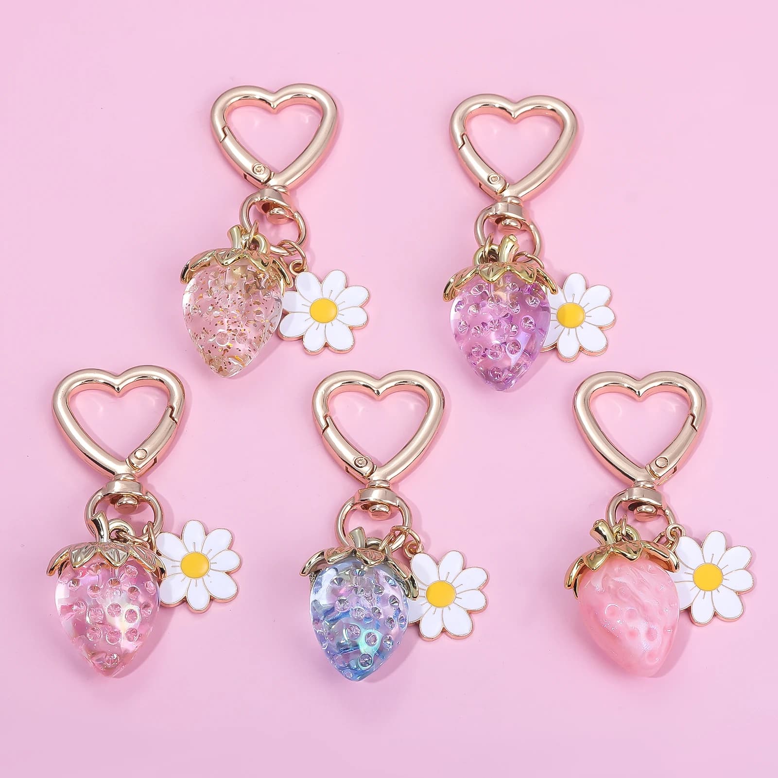 Portachiavi Carini a Forma di Fragola e Margherita Bianca, Stile Y2k, Ciondoli Kawaii a Forma di Cuore e Fiore per Zaini, Regalo per Uomini e Donne, Gioielli