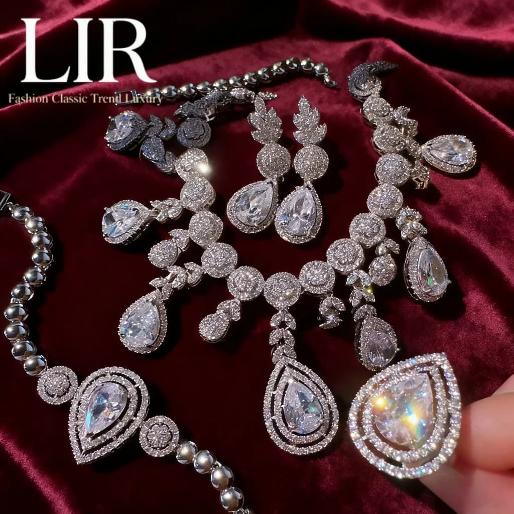 Set di gioielli in stile corte austriaco LIR: collana con nappe con gemme a strappo della principessa, bracciale, orecchini e anello con zirconi di grande carato