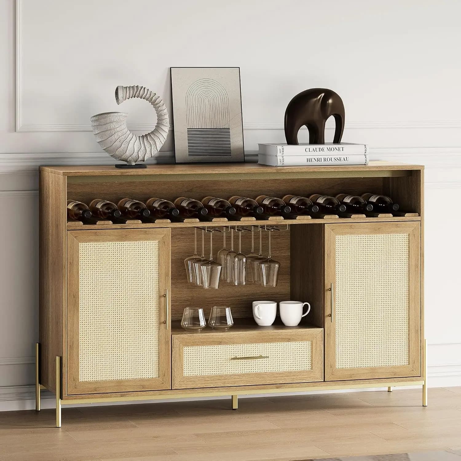 Credenza Buffet da 55 Pollici con Portabottiglie e Portabicchieri, Tavolo Console Decorato in Rattan Stile Boho, Marcel (Camel)