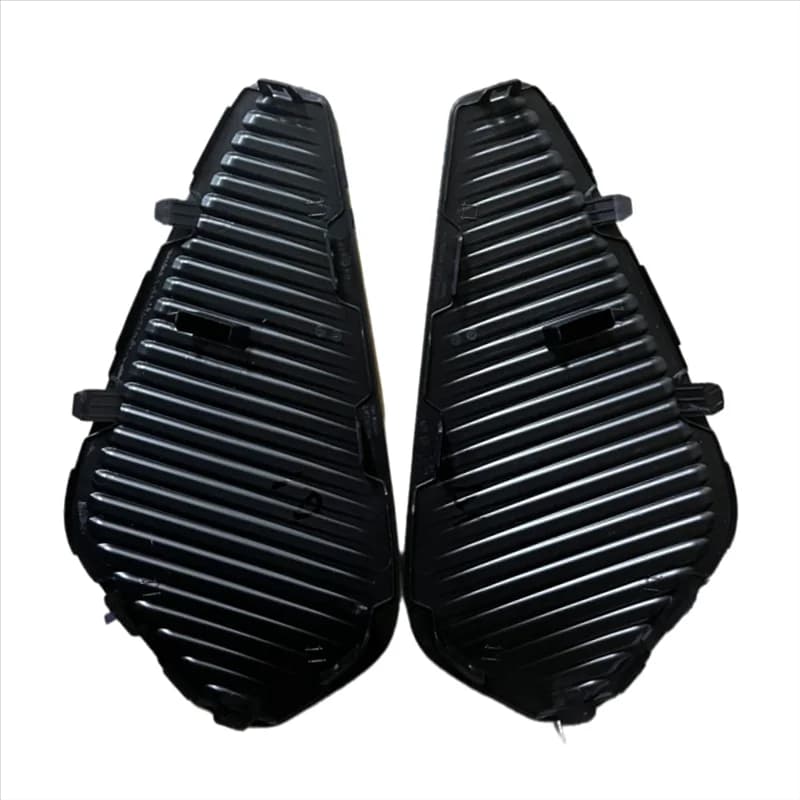 Kit di rivestimento della copertura della griglia del fendinebbia del paraurti anteriore dell'auto 1675867980 YL017824XT per Peugeot 3008 2020 2021 +