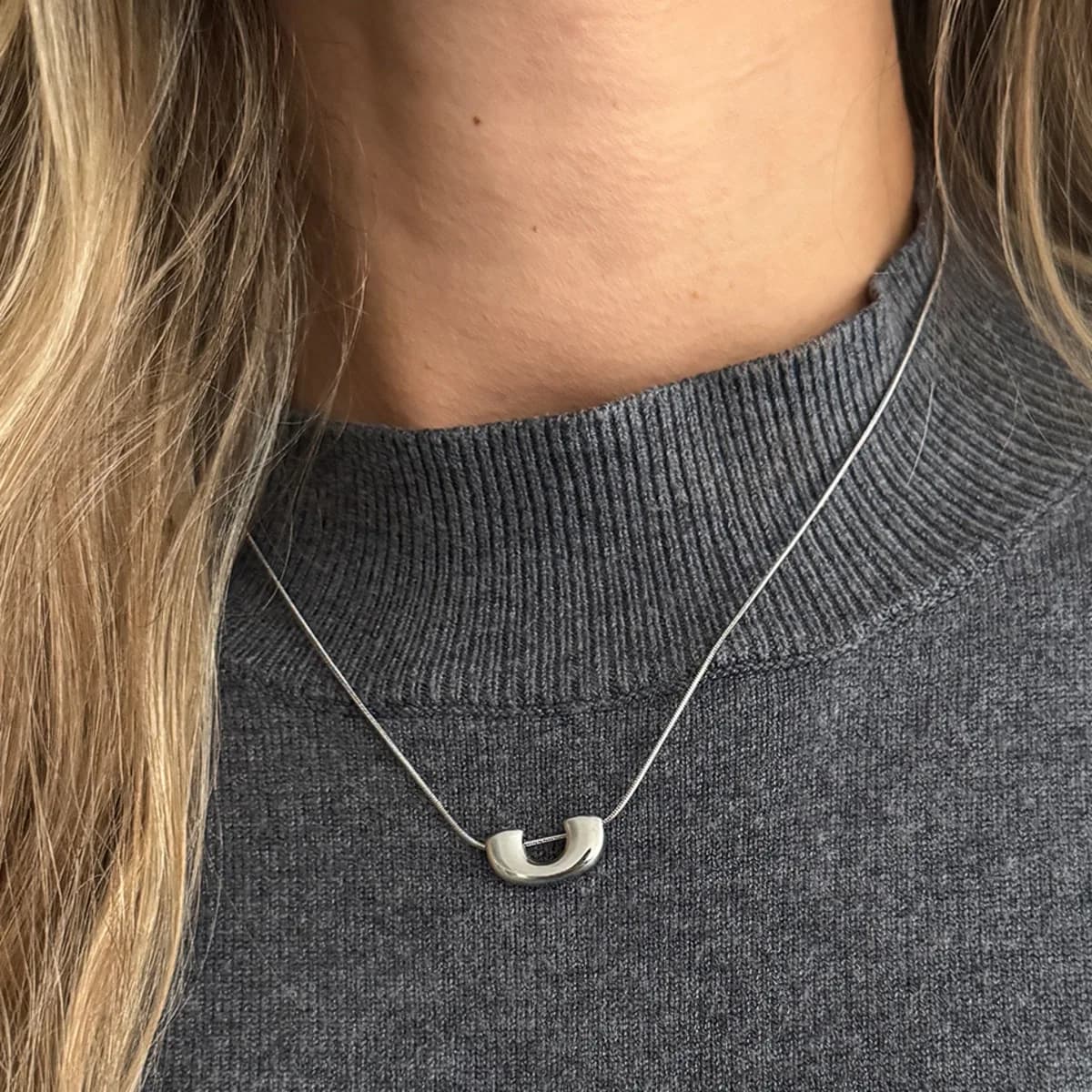 Salircon Elegante Collana con Ciondolo Geometrico in Titanio da Donna, Minimalista, Regolabile, a Catena per Maglione, Gioiello da Festa, Regalo