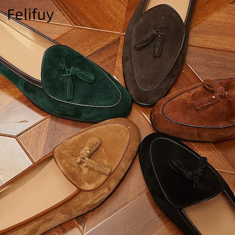 Moda Marrone Nero Nappa Mocassini da uomo Fatti a mano in pelle scamosciata di mucca Punta tonda Tacco basso Business Casual Festa di nozze Scarpe basse da uomo quotidiane
