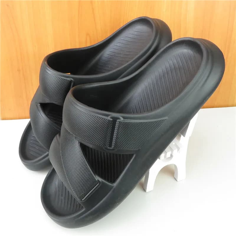 Extra Large Men's Slip-On Sandals Thick Bottom Bath Slippers Lightweight Summer Anti-Slip Wear-Resistant Couples Slippers