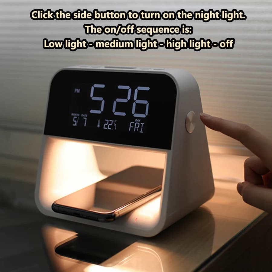 1 nuovo orologio sveglia multifunzione a LED, ricarica wireless mobile - luce notturna - sveglia tre in uno; con presa USB per l'uso.