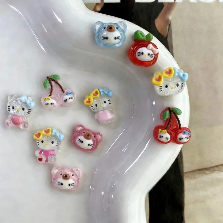 10/36 Pezzi Sanrio Kawaii Occhiali da Sole Hello Kitty Accessori per Unghie Fai da Te Polvere Glitter Trasparente Orsetto Ciliegia Decorazione per Custodia Telefono