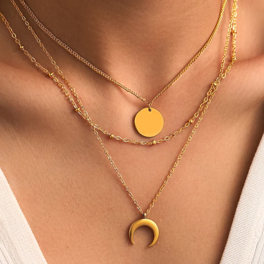 DGIDDK Collana con ciondolo rotondo lunare in acciaio inossidabile Collana femminile con triplo impilamento Design personalizzato Catena semplice alla moda con clavicola