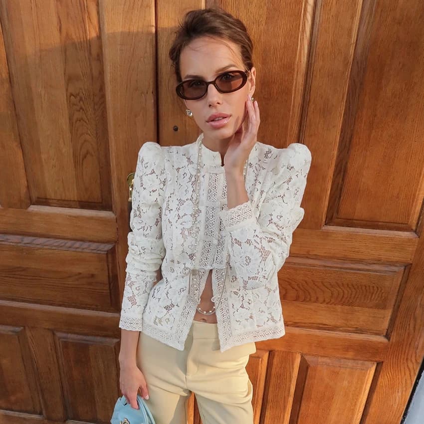 Linad Camicie bianche con maniche a sbuffo ricamate eleganti Camicetta estiva sexy in pizzo scavato Camicie vintage con colletto a sabbia casual 2025