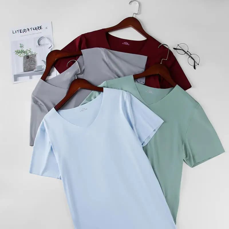 T-shirt da uomo sottile a maniche corte in seta di ghiaccio senza tinta unita estiva Trace Slim scollo a V che tocca il fondo manica corta senza cuciture 2025 Nuovo