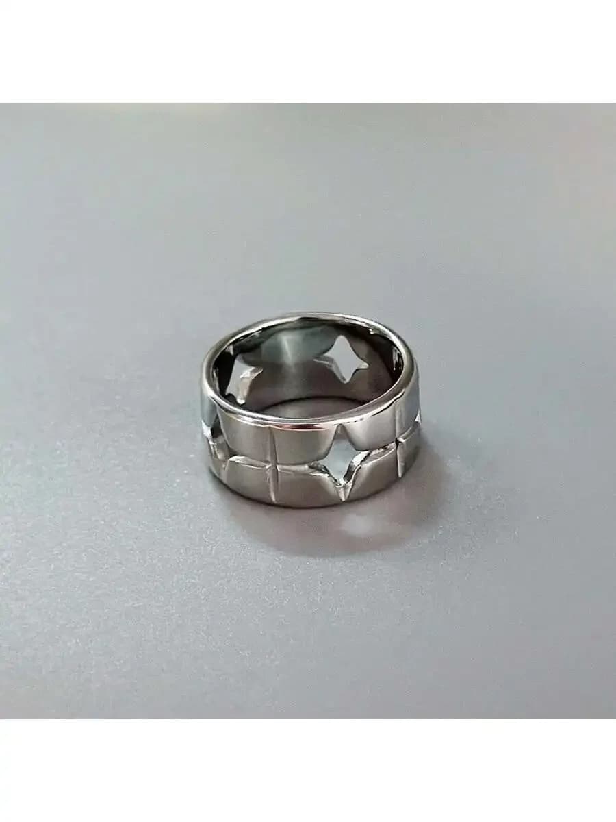 Anello a fascia larga in acciaio inossidabile con intagli geometrici a forma di stella, accessorio di moda unisex per l'uso quotidiano