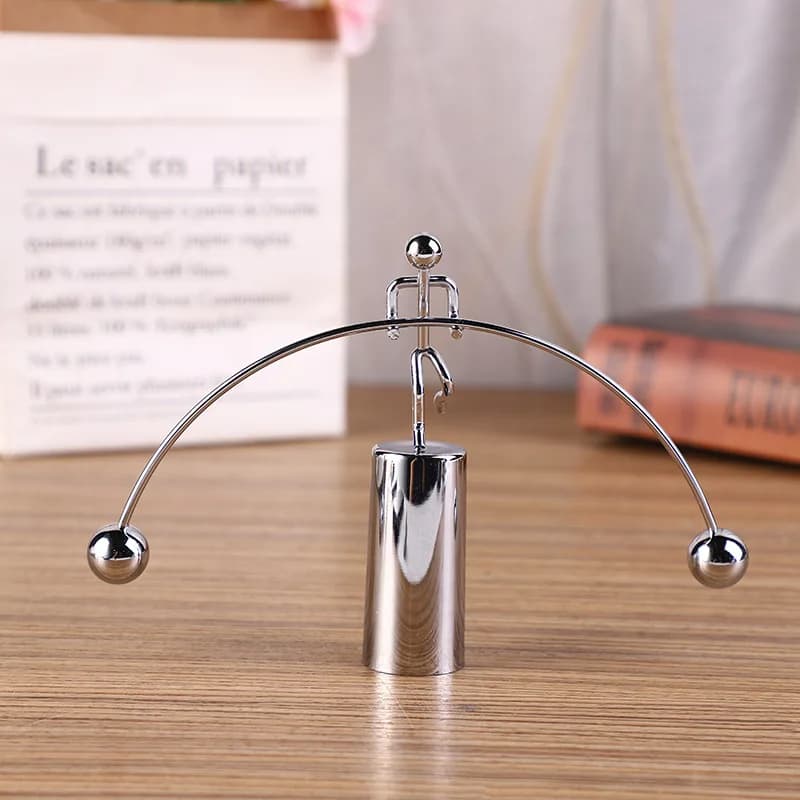 Equilibrio creativo Pendolo Palla Altalena Sollevamento pesi Piccolo Iron Man Regalo di laurea Fisica di Newton Pendolo Palla Permanente
