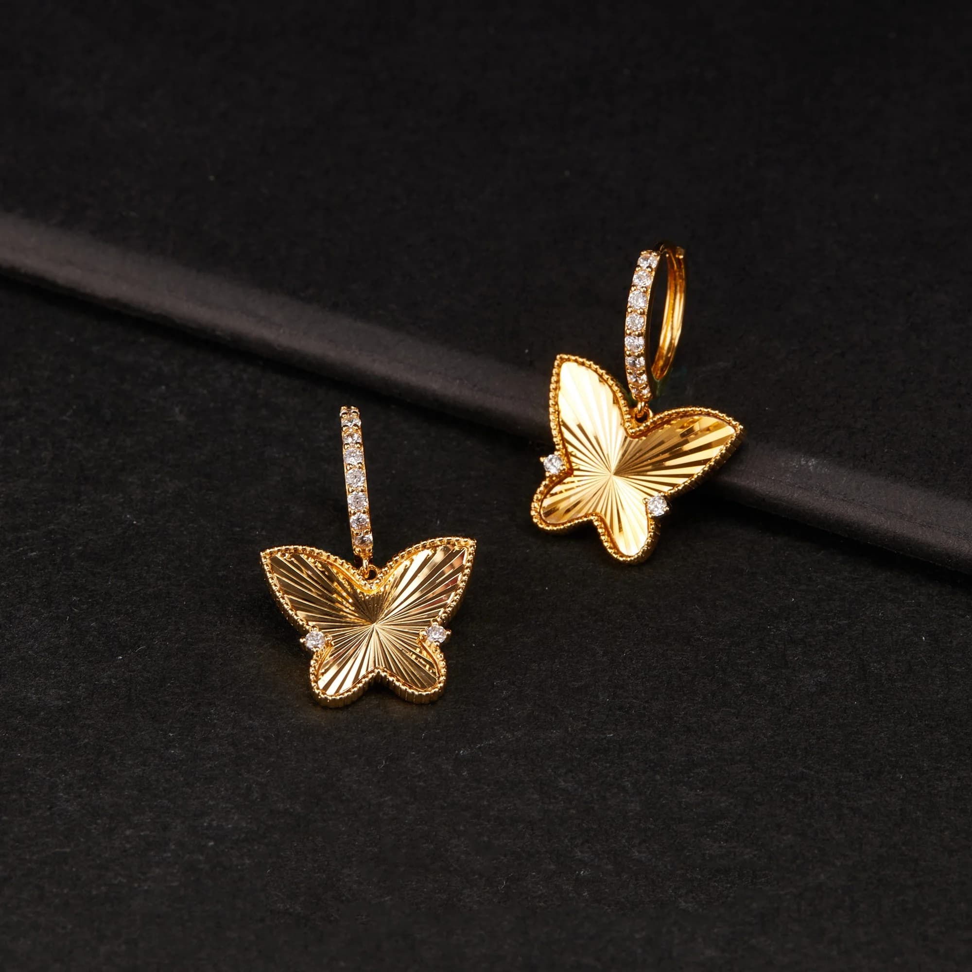 LESHORE 2025 Nuovo orecchino a farfalla meteora in argento sterling placcato oro Orecchini in oro delicati anti-goccia unici di fascia alta