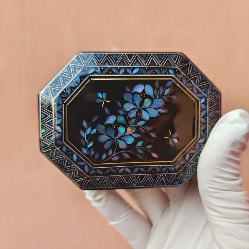Mother of Pearl Jewelry Box Shell Inlaid Ring Necklace Box Chinese Lacquer Craft Birthday Gift for Foreign Friends