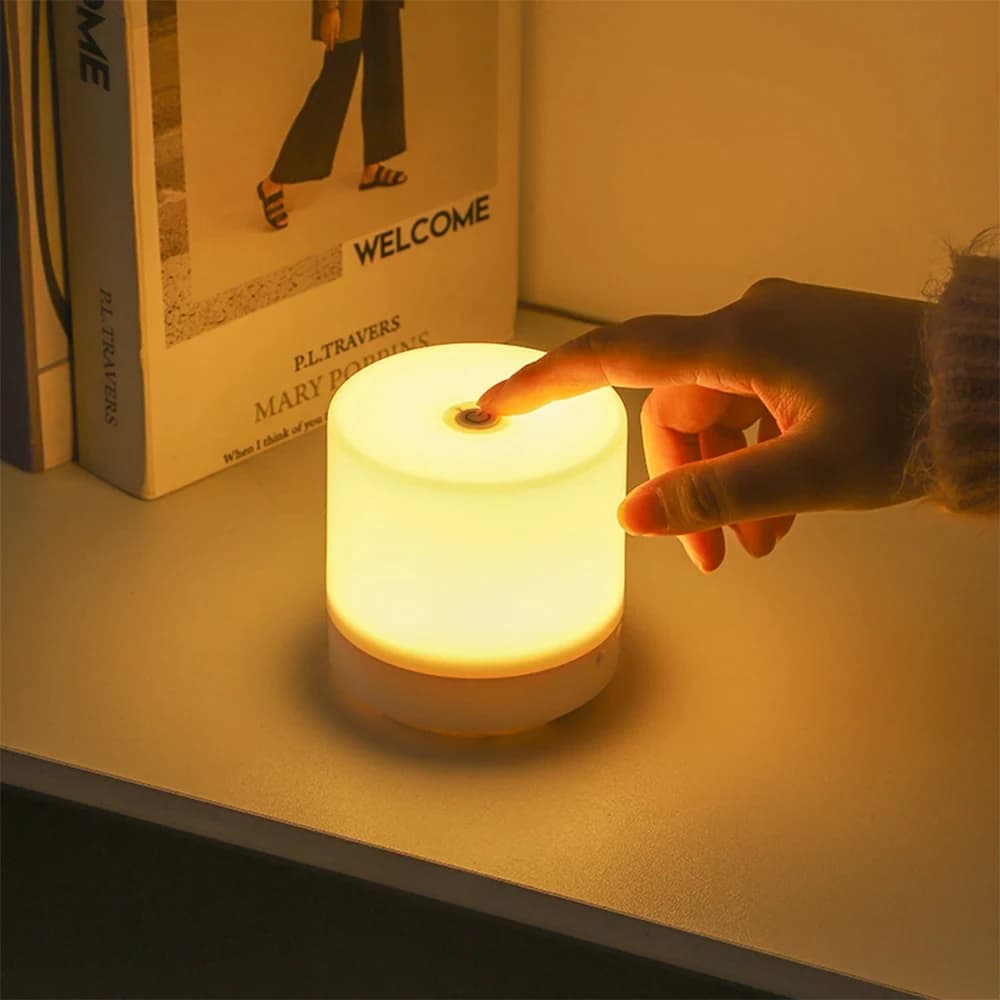 Lampada da comodino Touch Night Light piccola ricarica USB 3 modalità lampada da tavolo dimmerabile protezione per gli occhi della camera da letto per lampada da libro a LED regalo per bambini