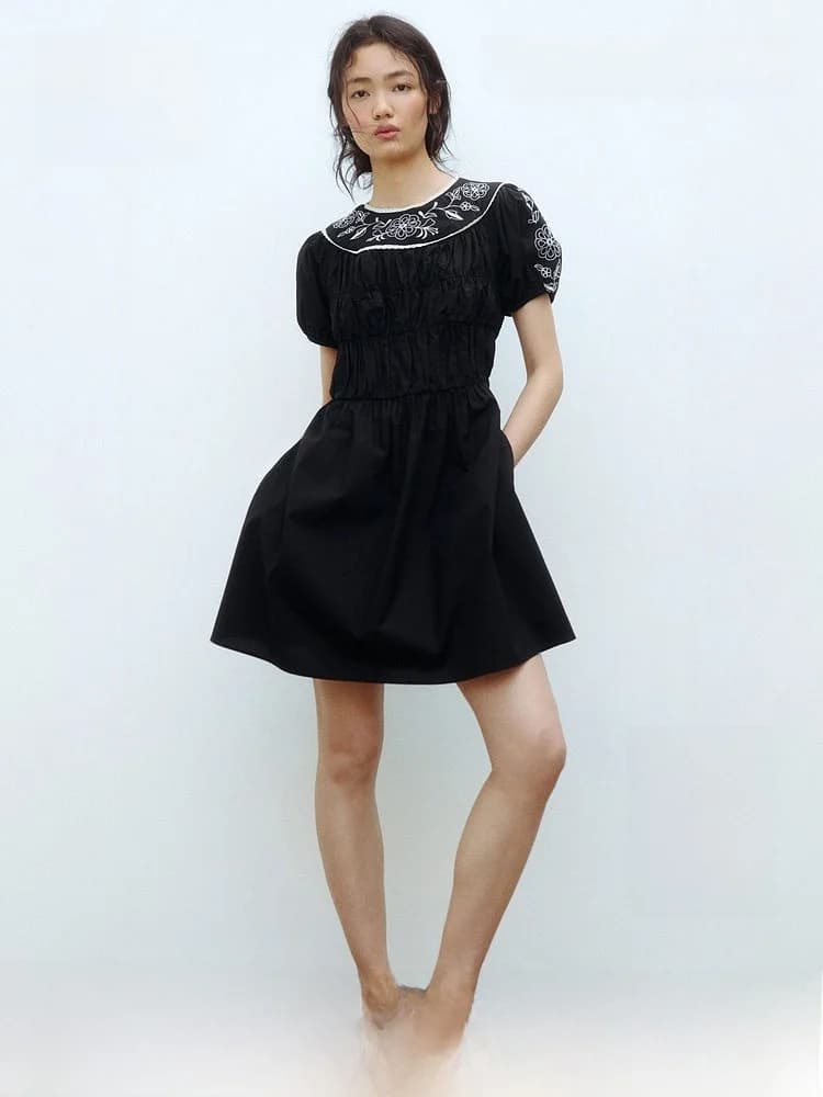 Abito da donna H&M 2026 Nuovo estivo elegante modello bambola con gonna a trapezio in garza di seta ricamata, casual, con maniche a campana e maniche corte in cotone