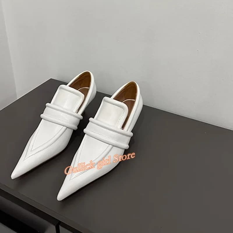 Women's Moccasins with Heel Thickness, French Retro Sneakers in Punta, Bianche e Nere, Slip-On, Autumn Spring Runway Collection 2026, Women's Elegant Shoes