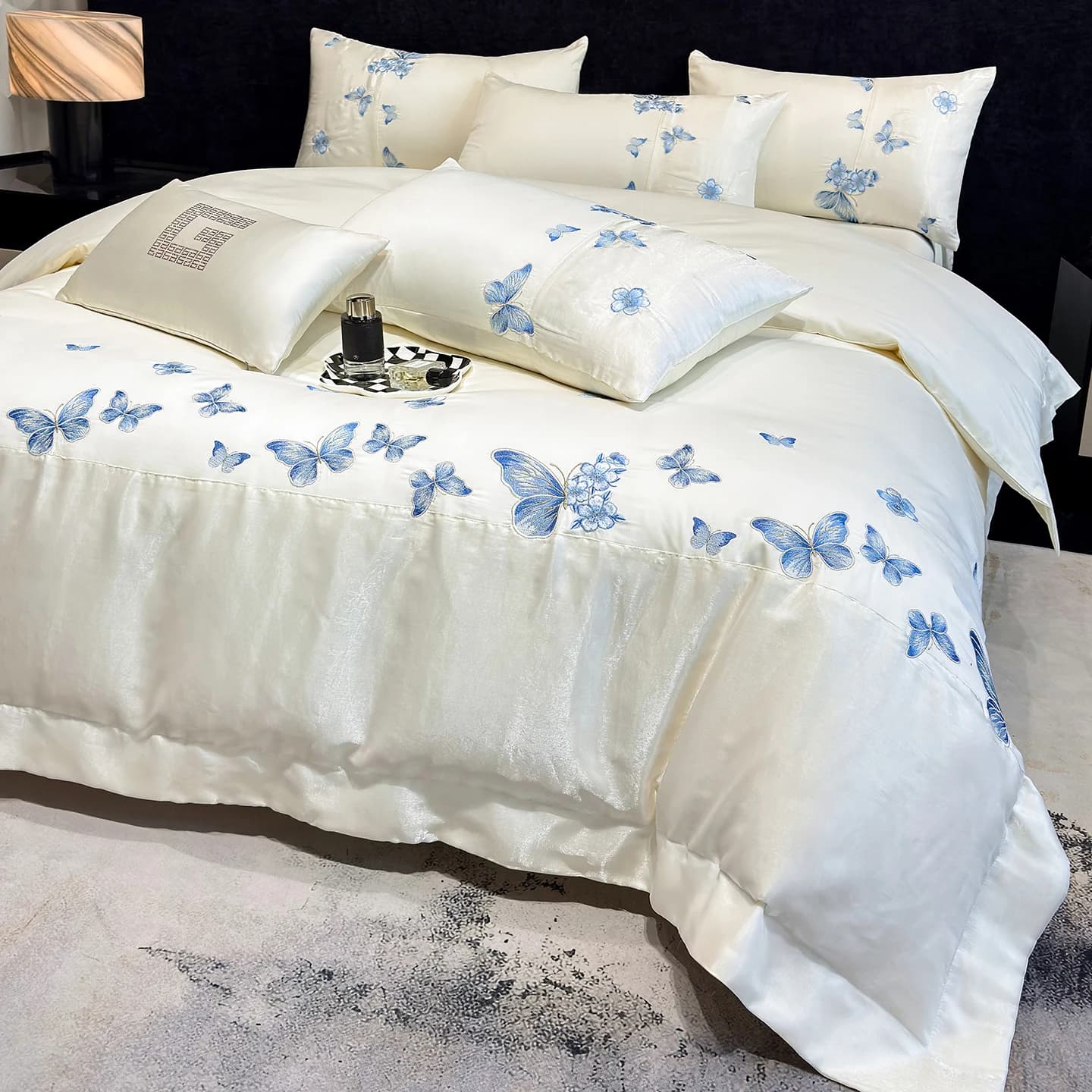 Set di Biancheria da Letto con Ricamo di Fiori Bianchi e Farfalle, Lussuoso Copripiumino in Pizzo 100% Cotone, Lenzuolo Piatto o con Angoli, Federe
