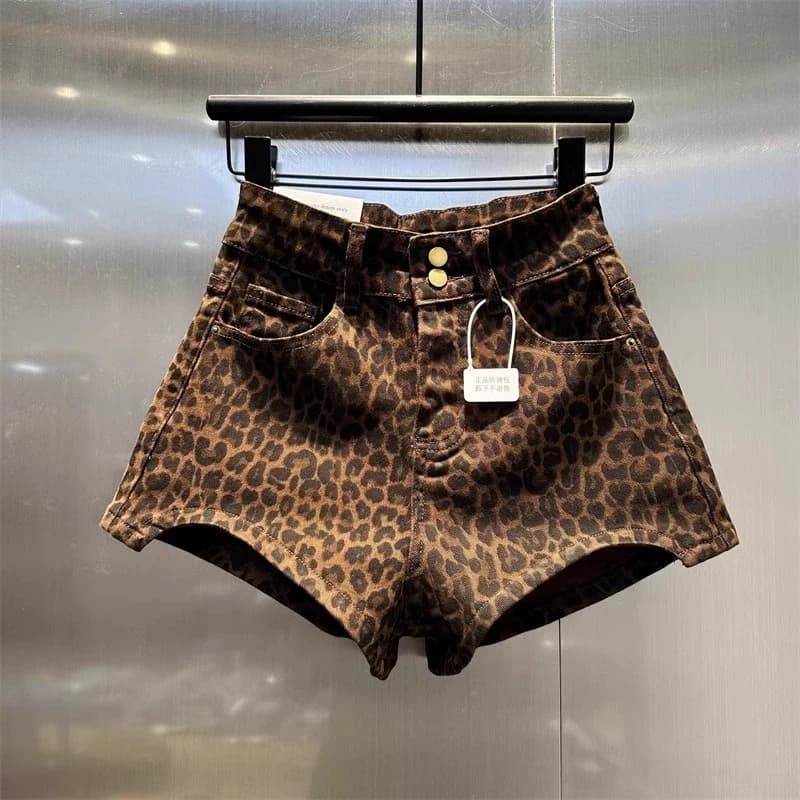 Summer 2025 New American Leopard Print High Fitted Life Hot Women Denim Shorts Wide feet Lose Chest Hot pants sexy