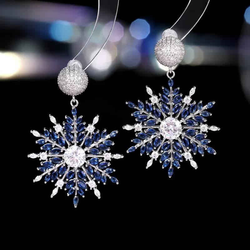 Orecchini con zirconi colorati in stile europeo e americano all'ingrosso Orecchio di fiocco di neve di Natale di fascia alta di lusso leggero ed elegante