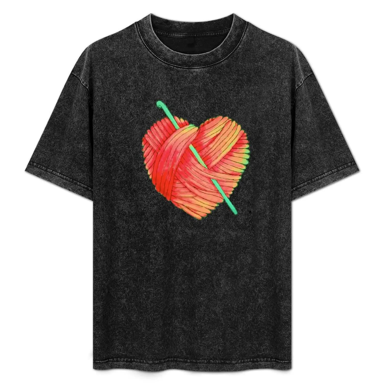 T-shirt con stampa casual alla moda con motivo a cuore, gomitolo di filato e uncinetto