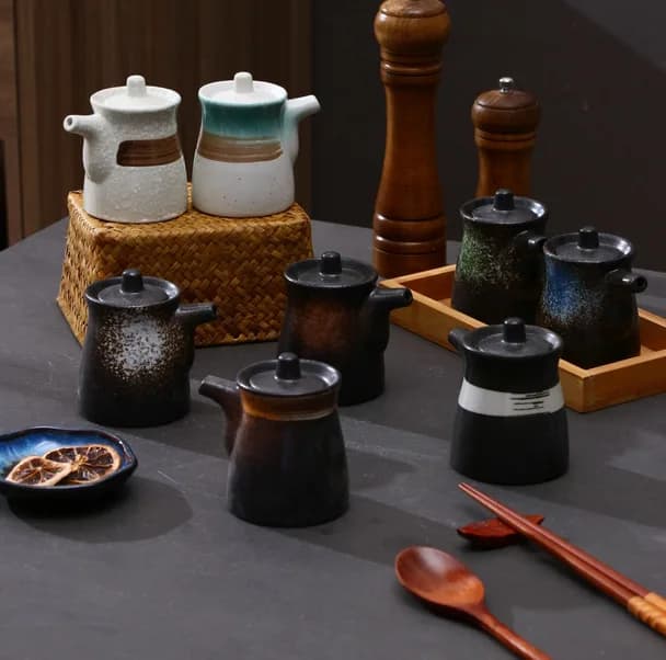 Ceramic Dressing Bottle Soy Sauce Bottle Vinegar Jar Chilli pepper bottle Restaurant tableware Creative tableware for sushi restaurant
