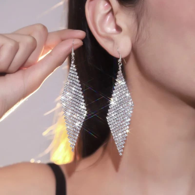 Orecchini Pendenti con Nappine e Cristalli per Donna, Gioielli Eleganti e Lussuosi con Effetto Scintillante