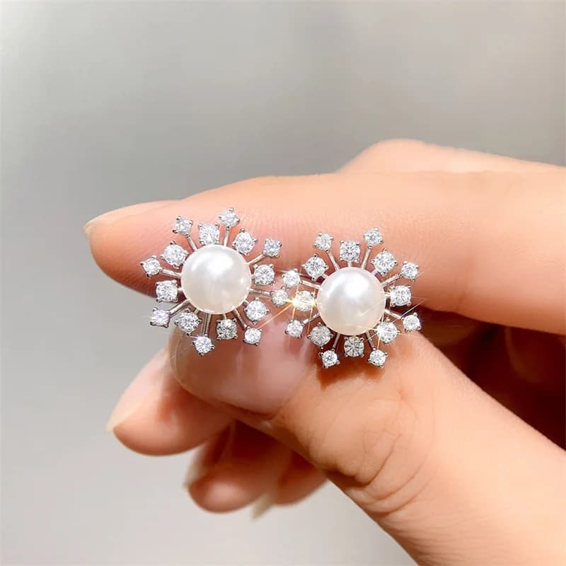 Huitan delicati orecchini a bottone con perle simulate donne temperamento dolce ragazza orecchini Piercing all'orecchio gioielli regalo di compleanno dichiarazione