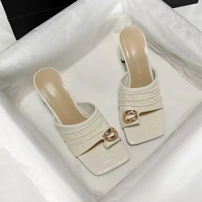 Nuovi Sandali Estivi da Donna con Anello per Dita, Tacco Largo, Colore Unico e Fibbia Metallica, Comodi e alla Moda