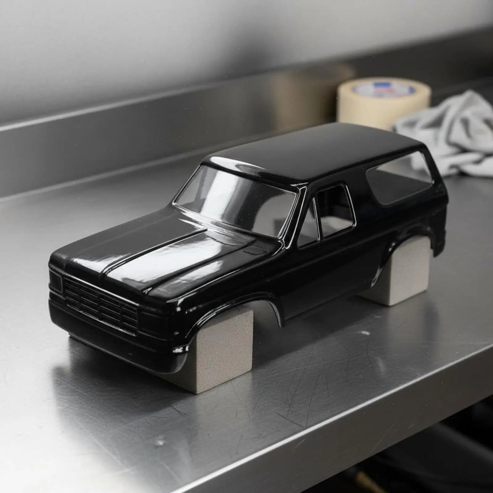 Modello di Carrozzeria SUV Nera Dipinta a Mano con Design Jeep, Personalizzabile per Hobby
