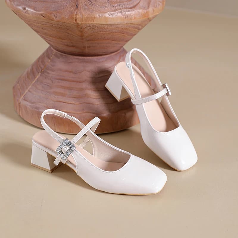 Fashionable retro women's sandals, summer square-toe Mary Jane shoes, casual with dresses. Comfortable chunky heel sandals