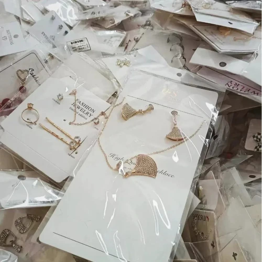 Light Luxury Random Jewelry Mystery Box, Necklace Bracelet Earring Adjustable Ring Mix, Elegant Exquisite Chic Ladies Surprise Present