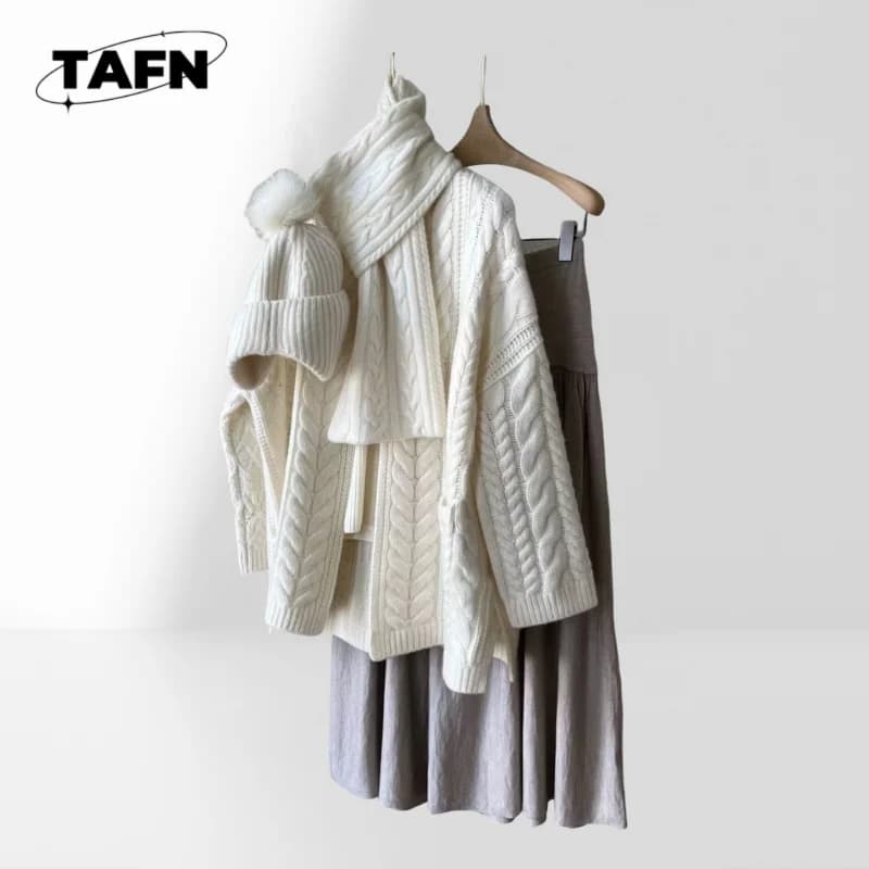 Trendy and Comfy Women's Skirt Set, Perfect for Everyday Outfits Fashion-Forward Women's Skirt and Top Set, Easy to Style AK0311