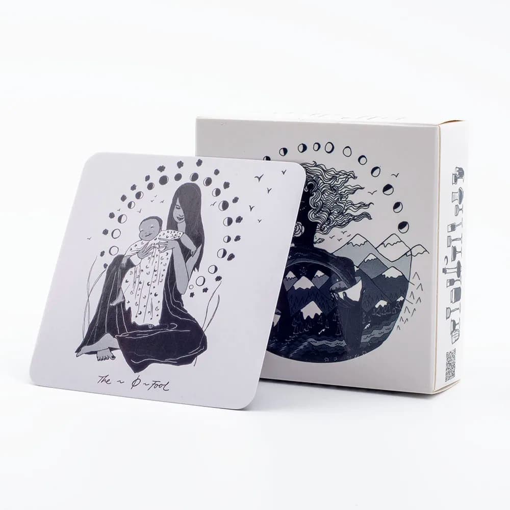 Dark Days Tarot Divination Edition Giochi da tavolo Mazzo da 78 carte ispirato all'energia divina femminile 7,6x7,6 cm Visioni inglesi
