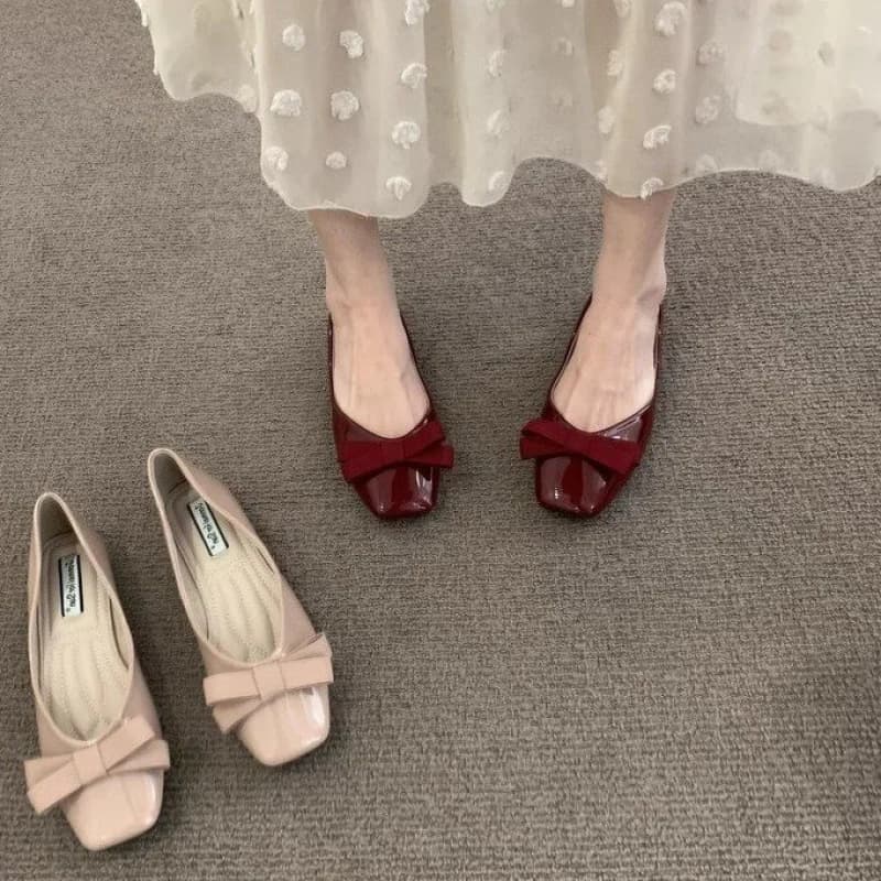 Women's low shoes in PU with tapered tip, low cut, slip-on, heel below 3 cm, rubber sole, comfortable for walking, casual.