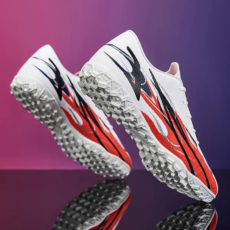 Close Fit Streamlined Soccer Boots Breathable Air Circulation Design Light Weight Long Time Sports Training Field Footwear