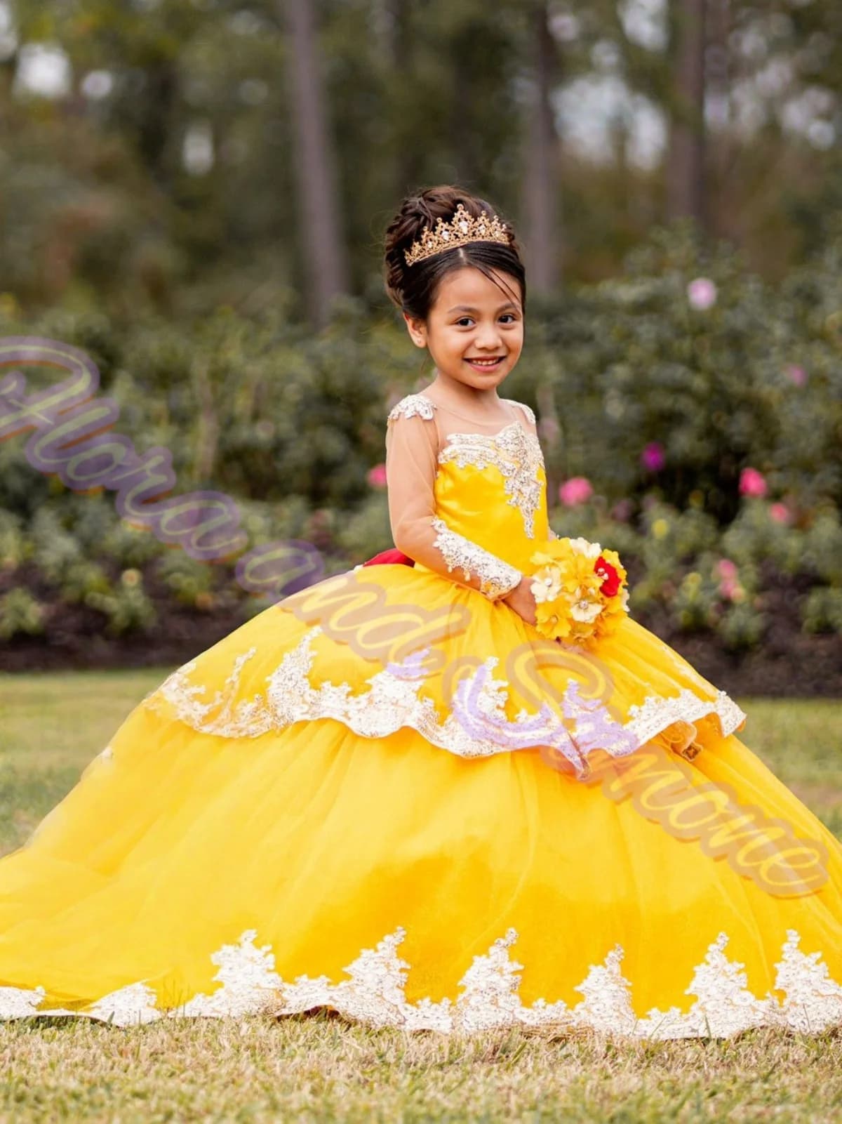 Abito da principessa lungo fino al pavimento a maniche lunghe con ricamo splendido dorato personalizzato Abito da ragazza di fiori per ricevimenti formali di compleanno