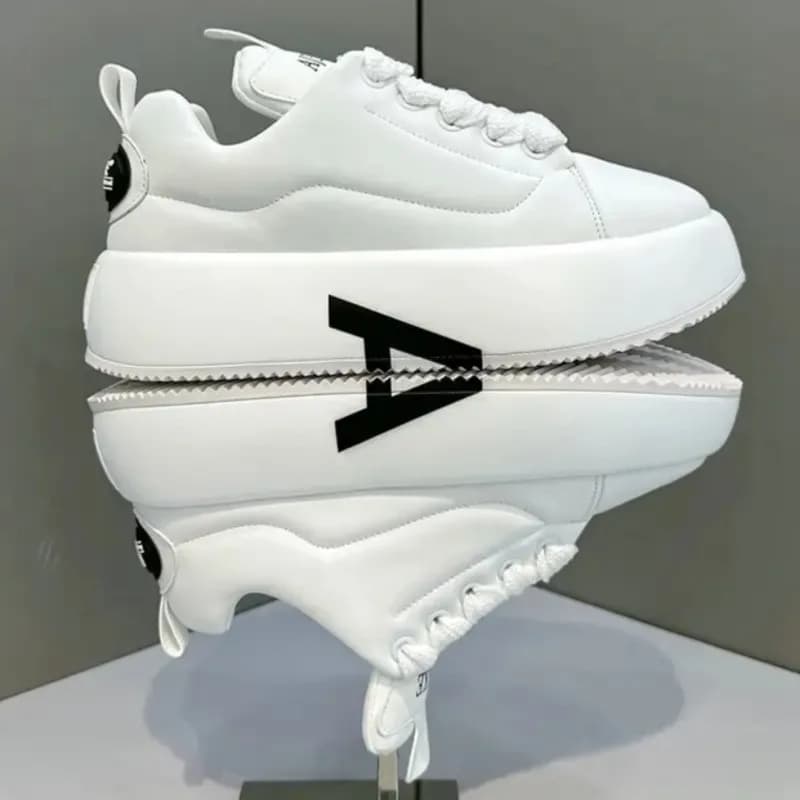 Scarpe bianche con fondo spesso e punta tonda Scarpe da tavolo casual con lacci Scarpe da ginnastica comode antiscivolo da uomo Scarpe da corsa alla moda