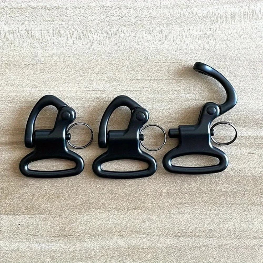 Backpack strap buckle with fast and durable 3-piece closure, perfect for hiking, camping and everyday transport