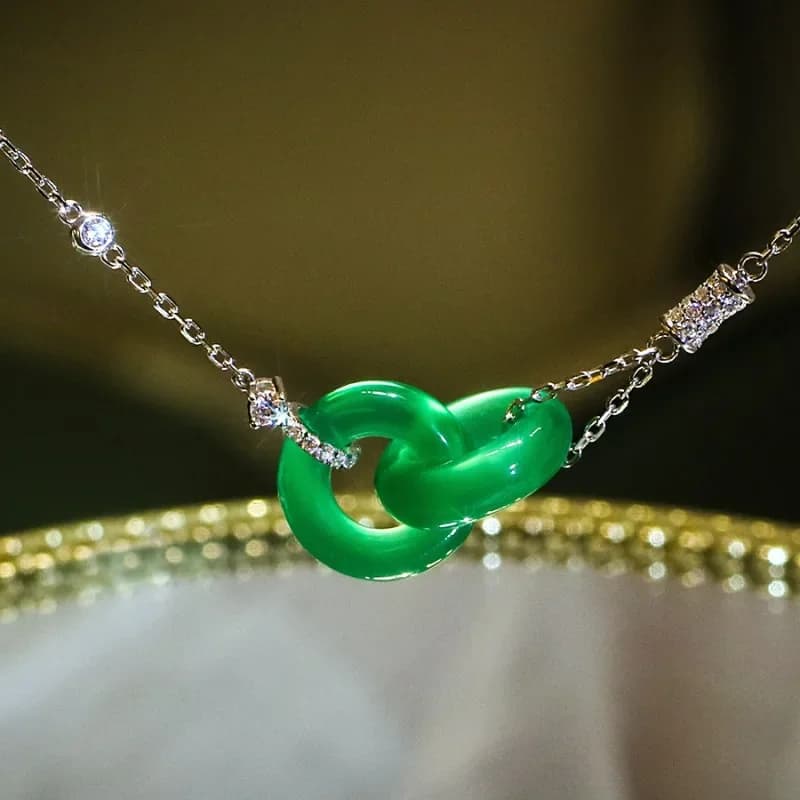 Collana squisita di alta qualità di lusso con catena a clavicola ad incastro verde calcedonio naturale per gioielli da sposa da donna