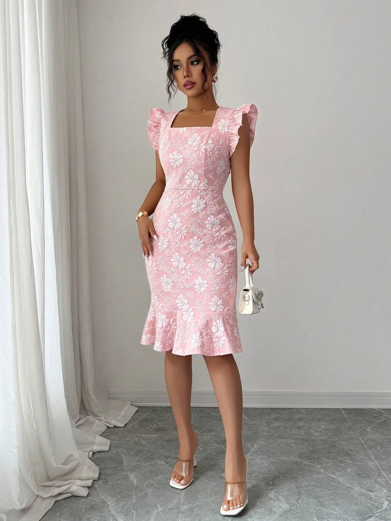 Elegante Abito Midi con Scollo Quadrato e Maniche a Volant in Jacquard Floreale per Donne
