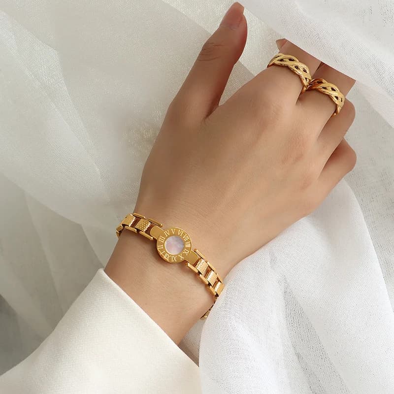 Titanio con cinturino per orologio grosso in oro 18 carati Bracciale da donna Gioielli in acciaio inossidabile Party T Show Abito da passerella Giappone Corea del Sud