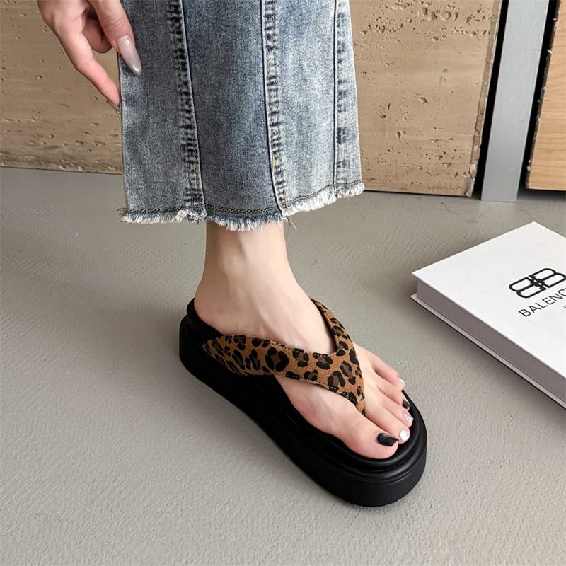 Kids Casual Sandals for Girls 2026 Summer New Toddler Beach Flip-flop Non-slip Soft Sole Lightweight Retro Kids Outdoor Slippers