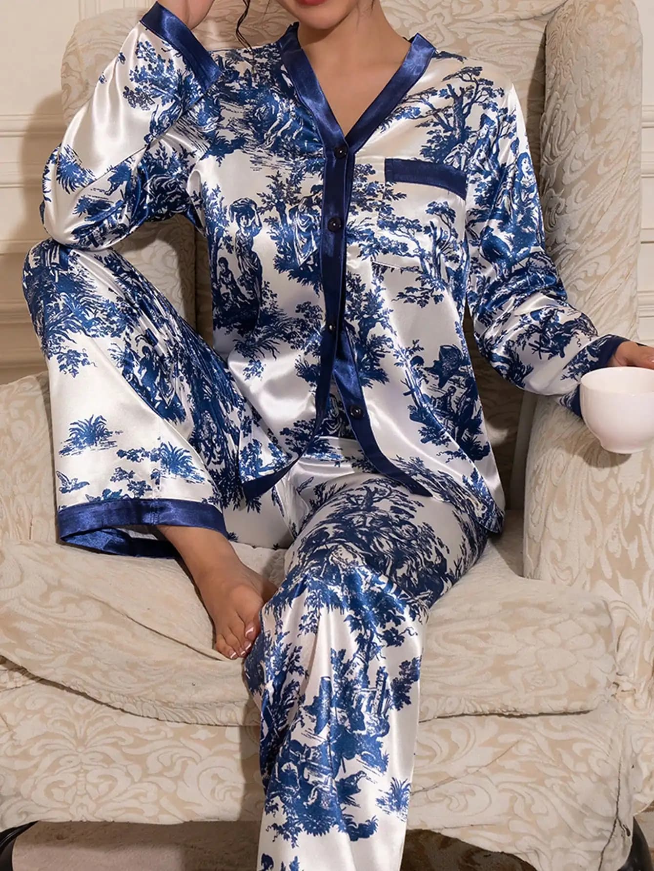 Set Pigiama in satin with Blue and White Toile Print for Women, Long sleeves with Front and Pocket buttons, Comfortable Homewear