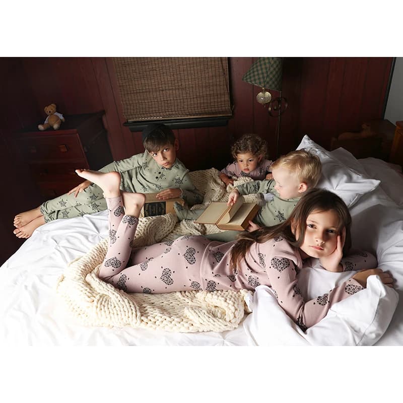 AA AW25 Nuovo inverno cotone spesso e caldo stampato pigiama ragazzi ragazze vestiti coordinati per la famiglia set camicia da notte per bambini e footie