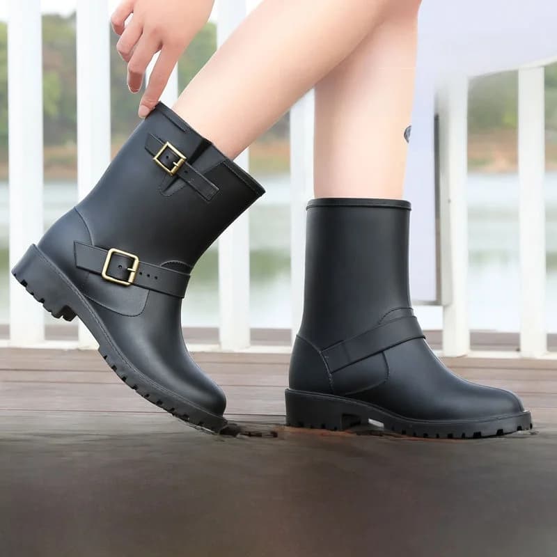 Spring 2023 Fashion Ladies Rain Boots Matte Finish Mid-Calf Anti-Slip Wear-Resistant Thick Bottom Rubber Shoe Covers