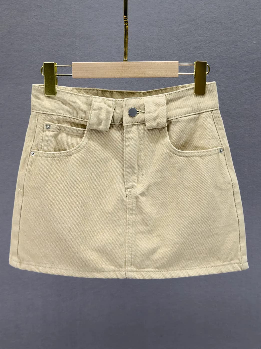 Khaki High Waist Denim Skirt Women's Summer 2026 New Versatile Slimming Hot Girl Design Sense Bodycon Short Skirt
