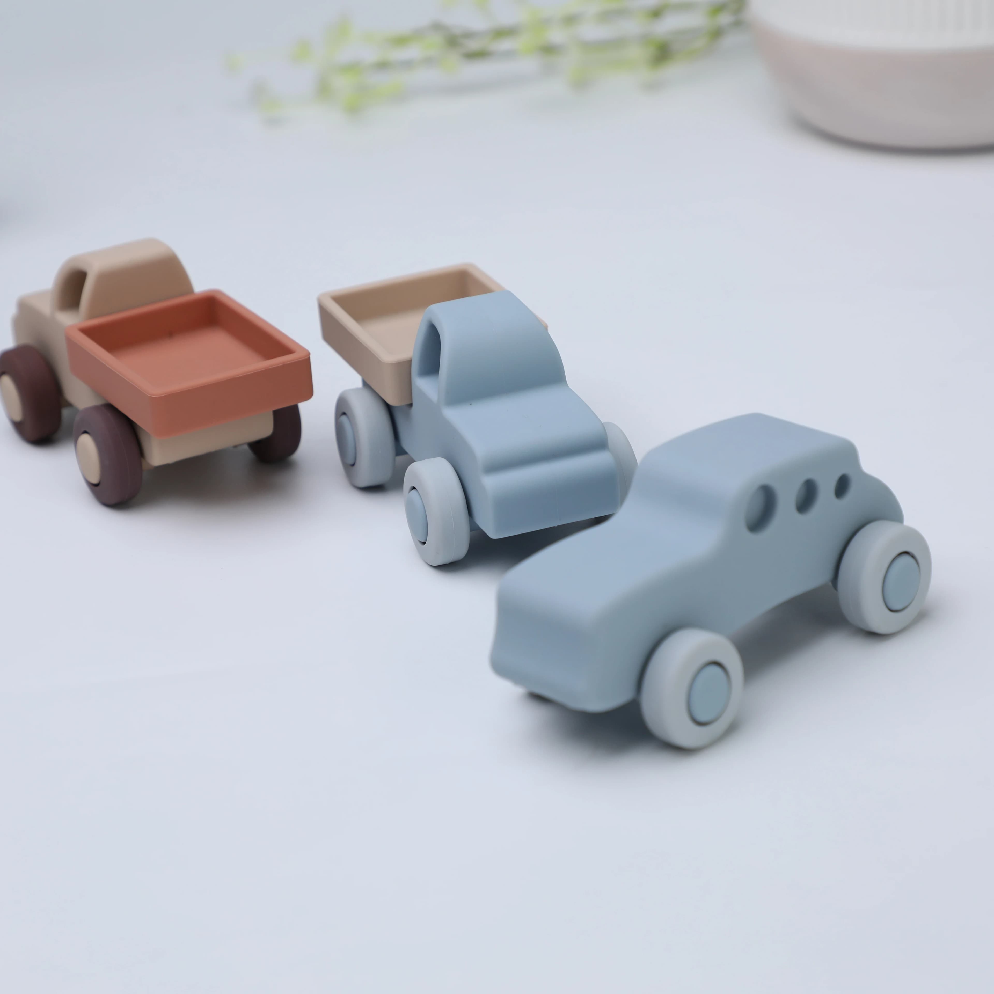 Blocchi da costruzione in silicone Montessori per neonati, giocattolo massaggiagengive in silicone a forma di auto, auto in silicone per neonati da 0 a 12 mesi, giocattoli in silicone a forma di auto.