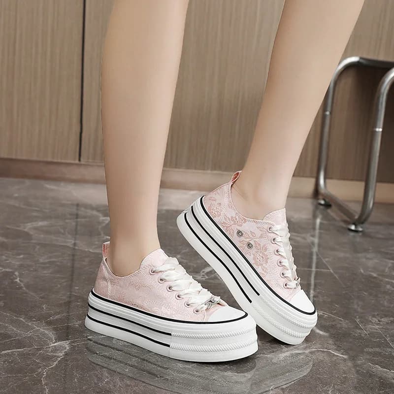 New Canvas Shoes With Random Platform With Growing Height Outdoor White Sneakers Women's Summer Slippers Slip on Sandals Vulcanized Shoes